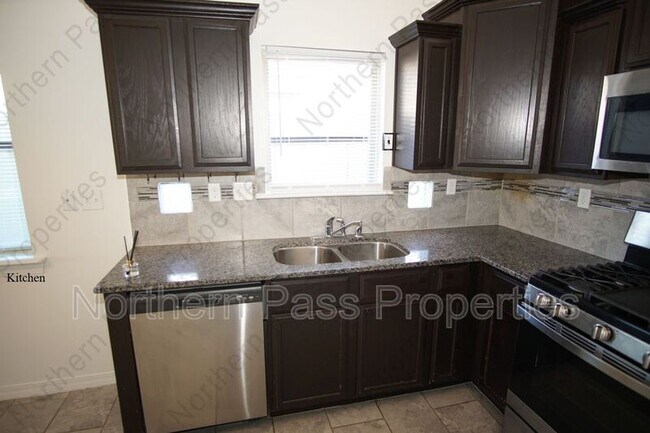 Building Photo - 14380 Tobe Davis Dr
