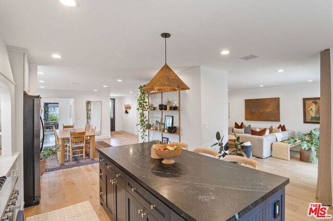 Building Photo - 5664 Coliseum St