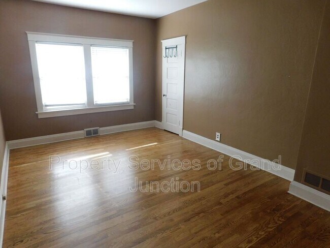 Building Photo - 930 Ouray Ave