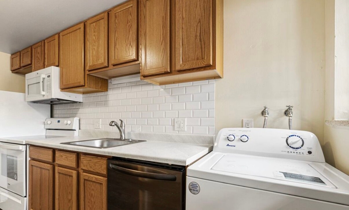 Building Photo - 1410 S Ash St