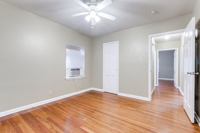 Building Photo - 229-N