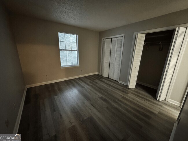 Building Photo - 415 Admiral's Walk Dr