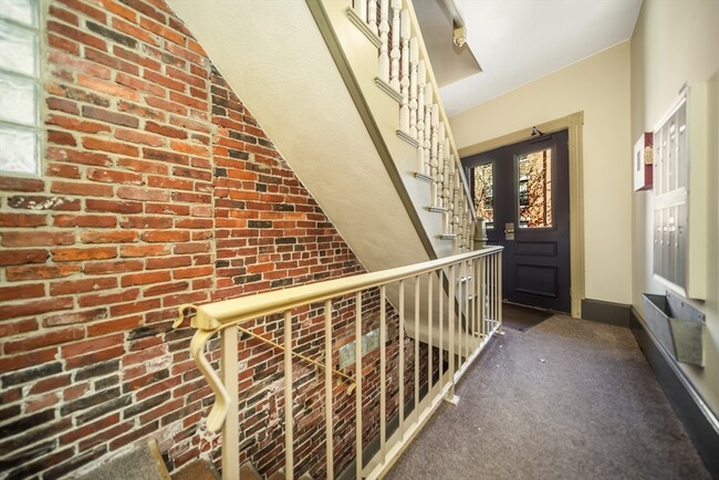 Building Photo - 26 Beacon St