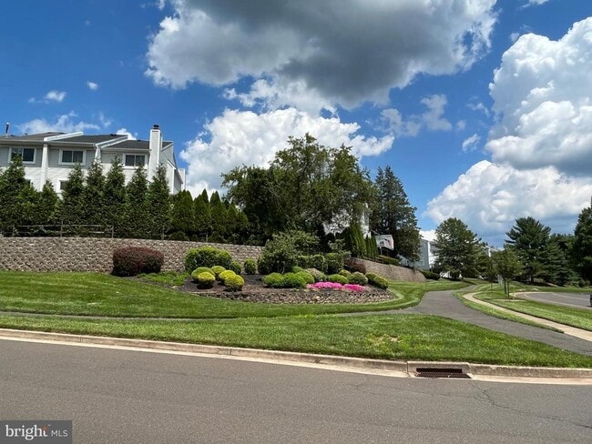 Building Photo - 32 Wyckwood Ct