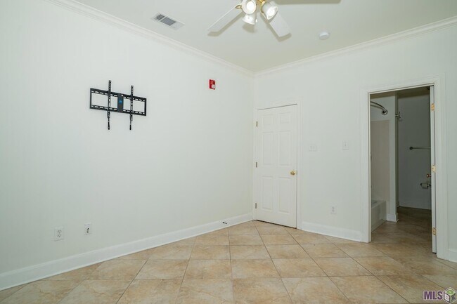 Building Photo - 12386 River Highlands Dr