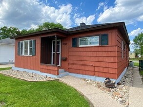 Building Photo - 3 Bedroom Home In Highland