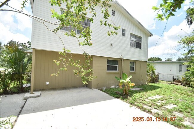 Building Photo - 3008 E 27th Ave