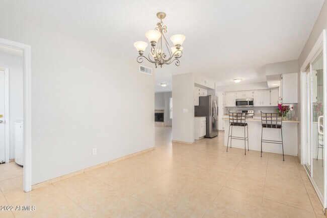 Building Photo - 3919 E Marconi Ave