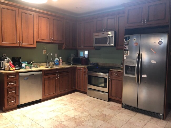 Building Photo - No Brokers Fee, In-Unit Washer and Dryer, Eat-in Kitchen, Stainless Steel Appliances, Porch