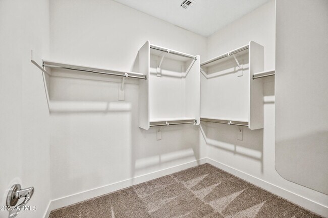Building Photo - 17163 W Thousand Oaks St
