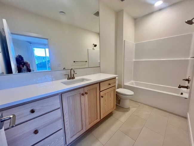 Building Photo - Gorgeous Ridgefield Home