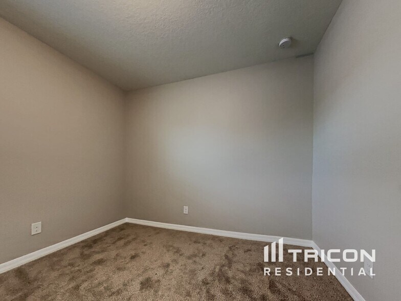 Building Photo - 591 Swallowtail Dr