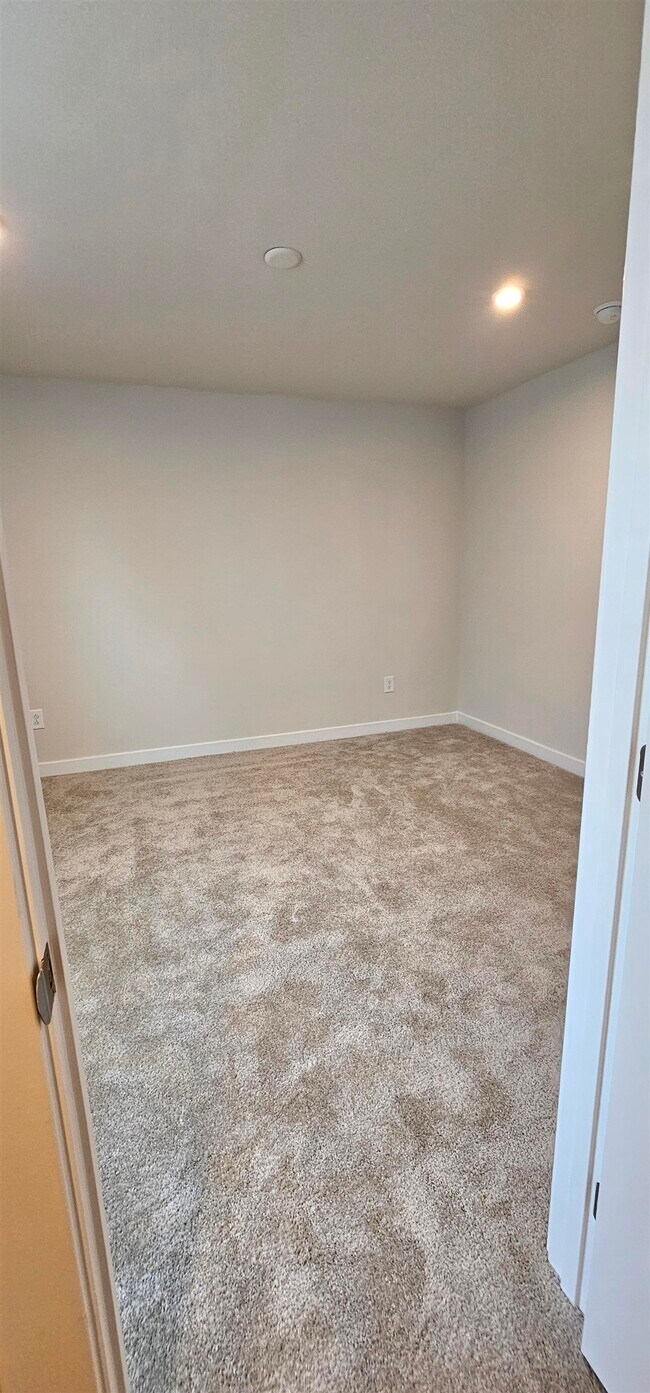 Building Photo - 2313 Hazel Wy