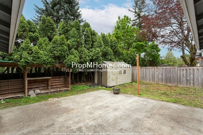 Building Photo - Three Bedroom Escape in Oregon City!