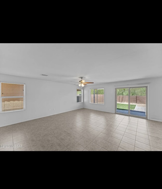 Building Photo - 878 W Placita El Cauce Rico
