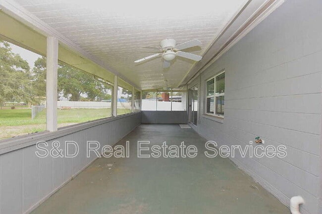 Building Photo - 561 Lake Bonny Dr E