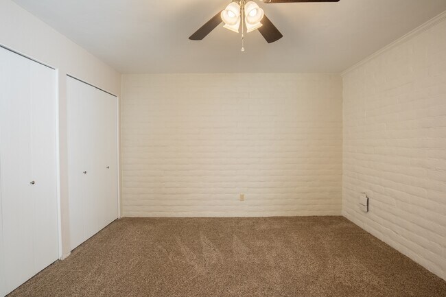 Building Photo - 2921 Valle Vista