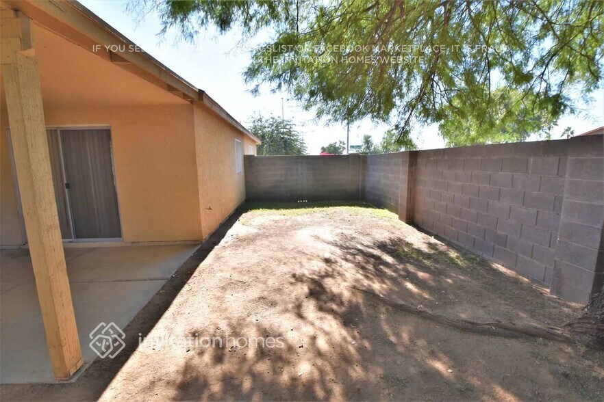 Building Photo - 8808 E Des Moines St