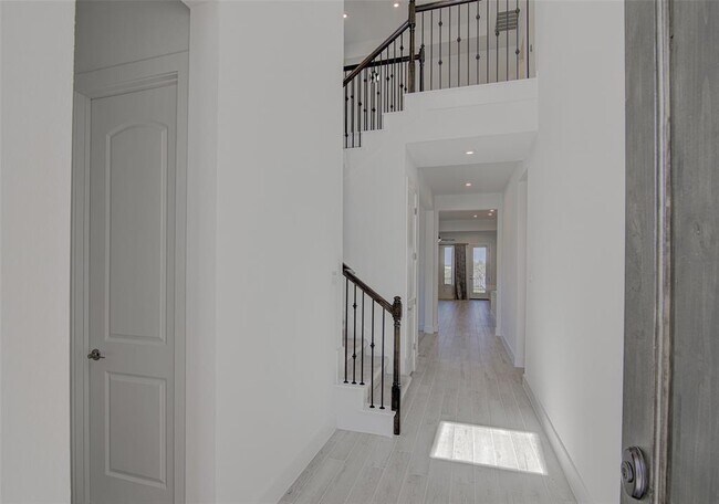 Building Photo - 22300 Lago Lookout Ln