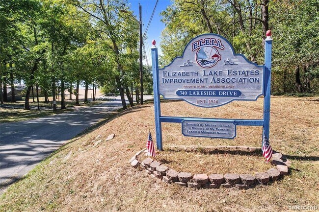 Building Photo - 4171 Mapleleaf Rd