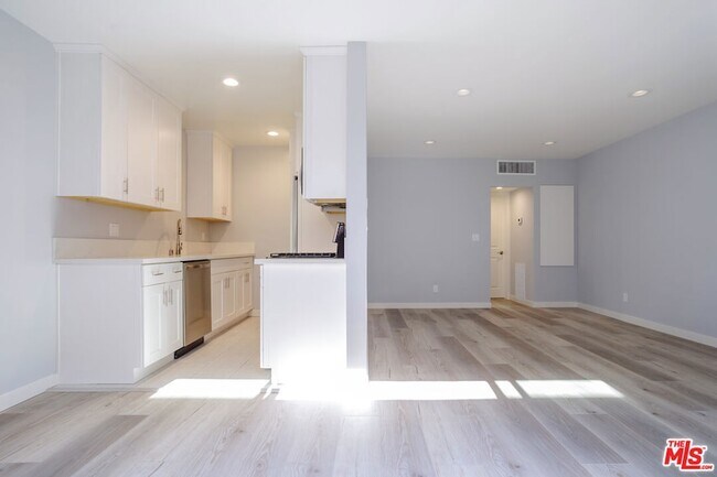 Building Photo - 1116 San Rafael Ave