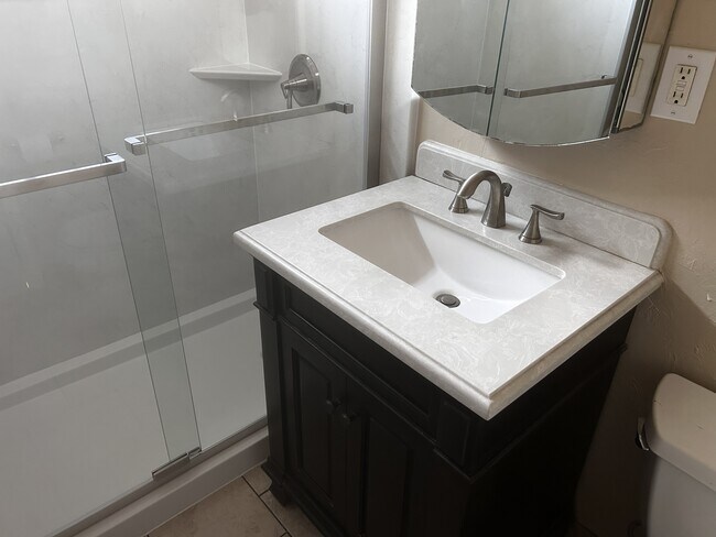 Building Photo - 653 7th St