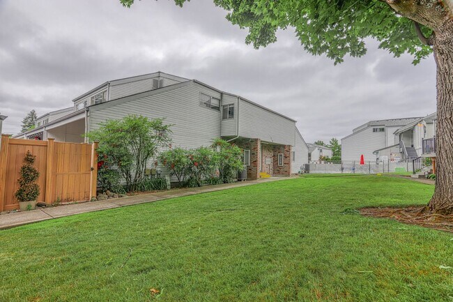 Building Photo - 310 NE 85th St