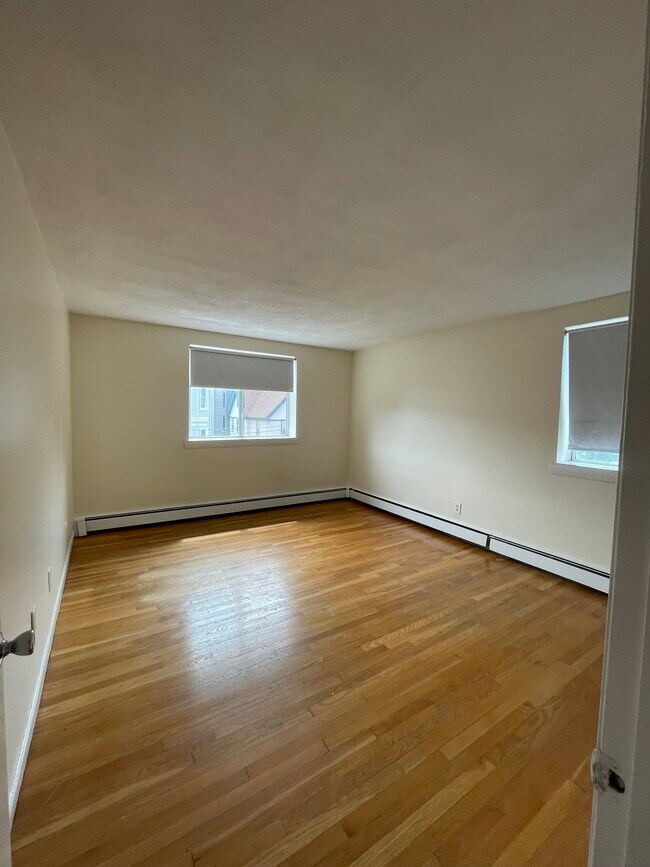 Building Photo - 87 Gardner St