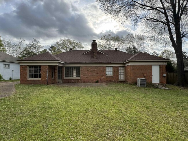 Building Photo - 2295 Eastover Dr