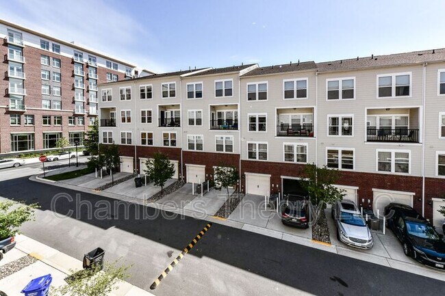 Building Photo - 2942 Finsbury Pl