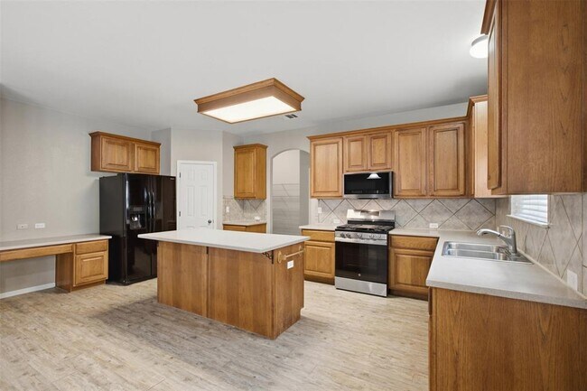 Building Photo - 2302 Brookhollow Terrace