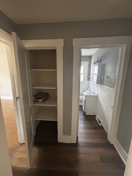 Building Photo - 1609 Kenneth Ave