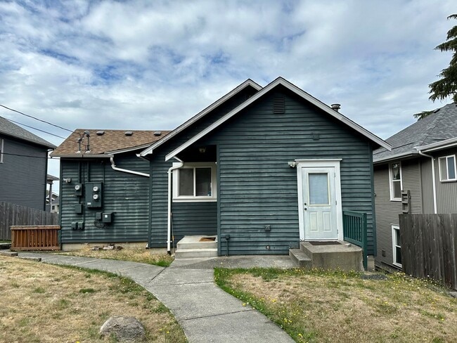 Primary Photo - Duplex near WWU! 710/712 N. Garden St.