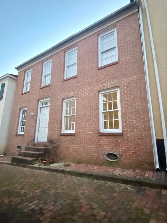 Building Photo - 106 Planters Row