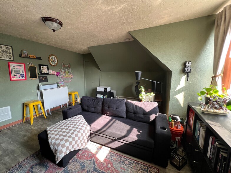 Building Photo - 729 Savannah Ave