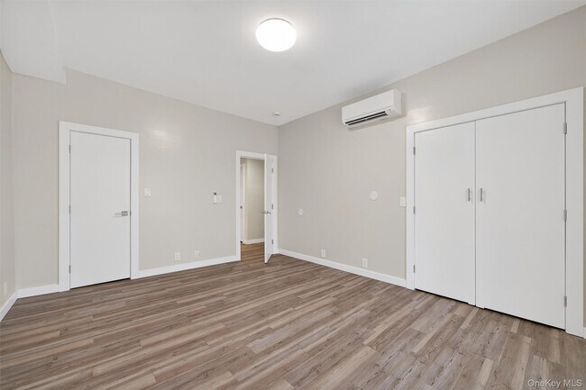 Building Photo - 303 Main St