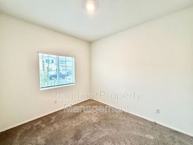 Building Photo - 31356 Sycamore Leaf Dr