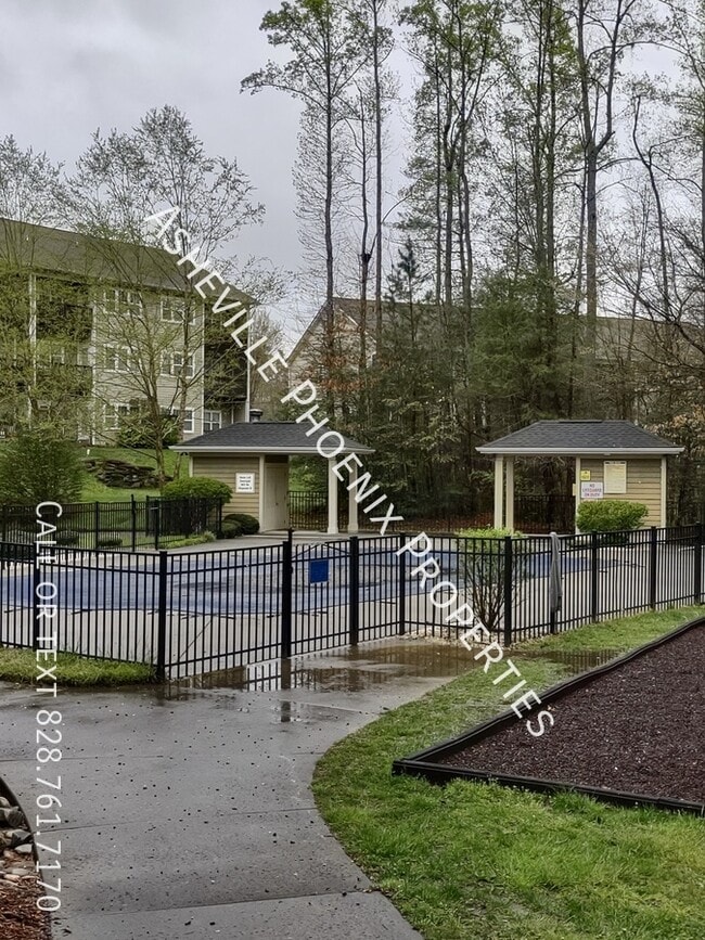 Building Photo - 120 Little Fox Ln