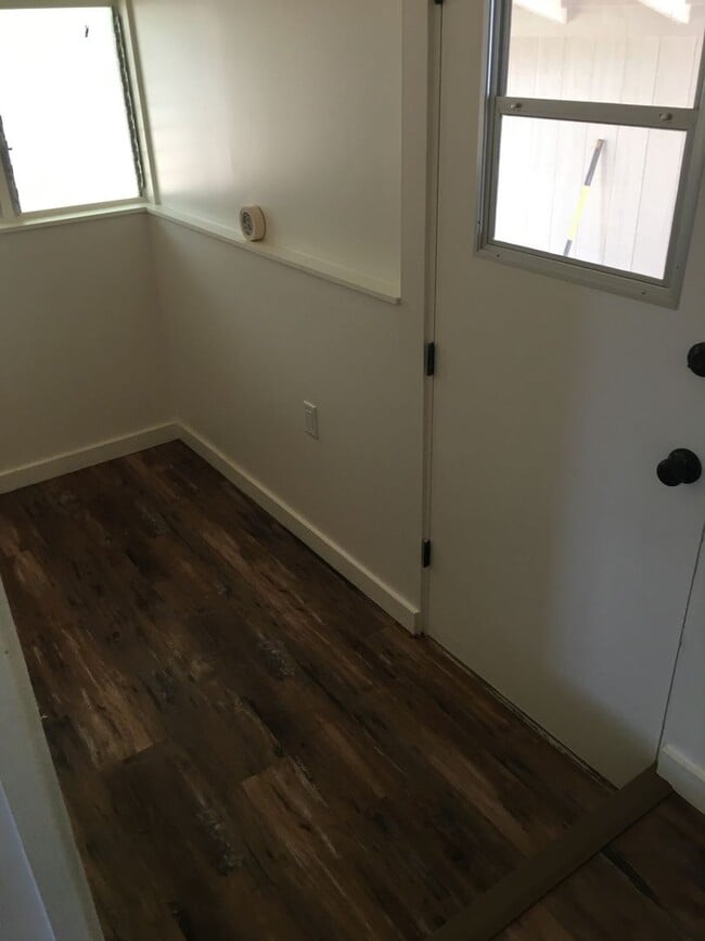 Building Photo - Completely renovated 3 bedroom 2 bath Wahi...