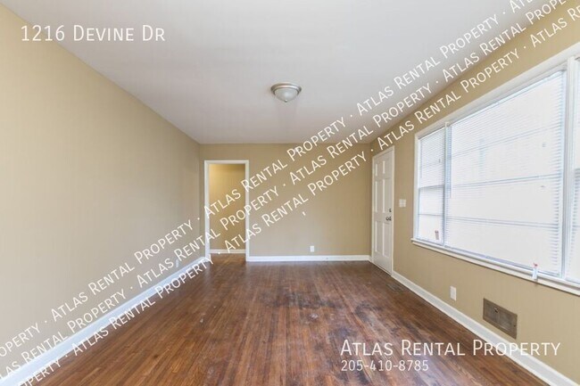 Building Photo - 1216 Devine Dr