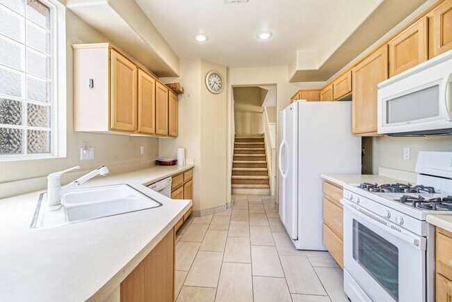 Building Photo - Spacious Mountains Edge Home with 4 Bedrooms & 2-Car Garage