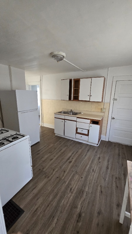 Building Photo - 1104 Monroe St