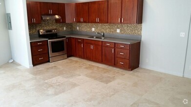 Building Photo - Kaimuki Duplex, 3 Bedroom, 2 baths, 2 park...