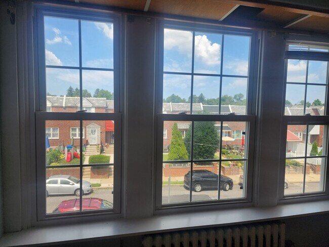 Building Photo - East Oak Lane House for rent with front porch and rear yard