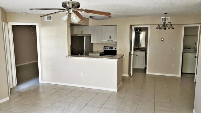 Building Photo - 445 Fountainhead Cir