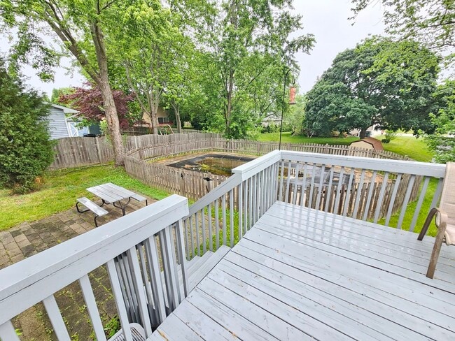 Building Photo - 571 White Birch Rd