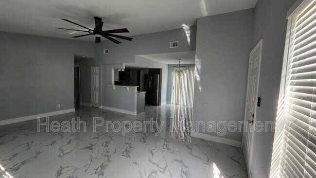 Building Photo - 2205 Calexico Way S