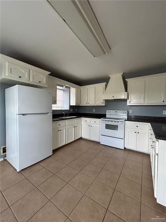 Building Photo - 1608 W Portales Dr
