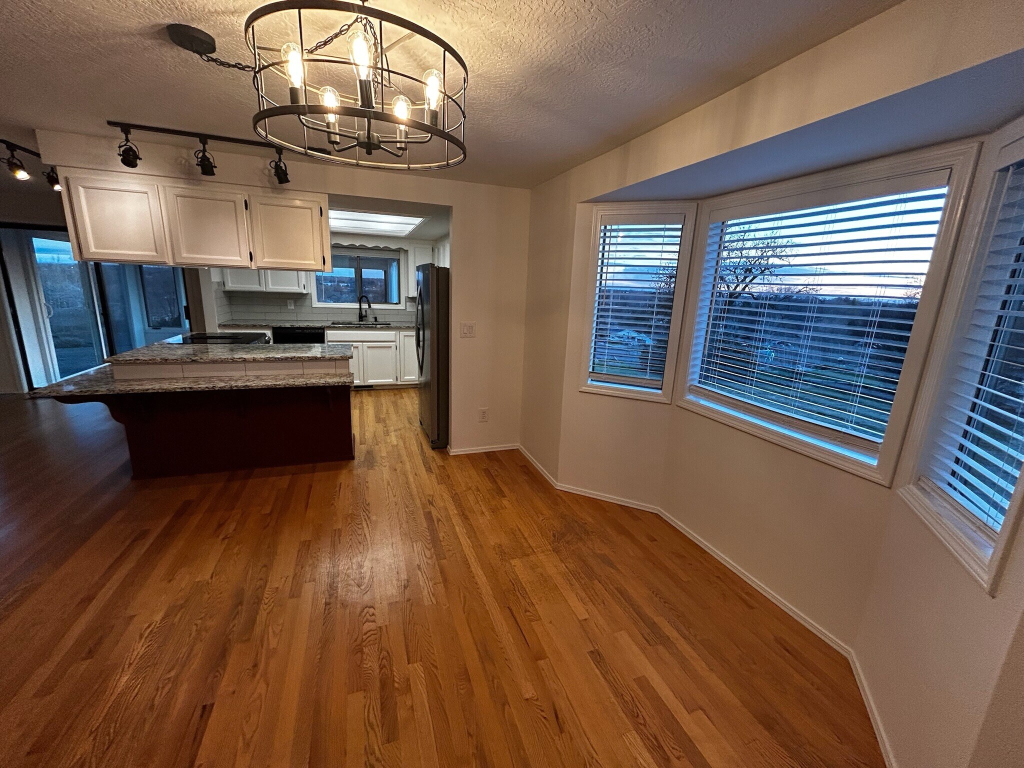 Building Photo - 454 N Pebble Beach Way