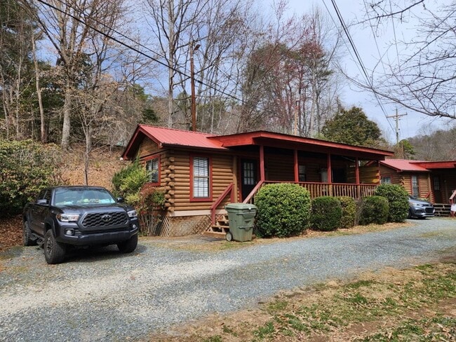 Building Photo - $1,100 - 2 Bedroom / 1 Bath Unfurnished Log Cabin Near Cherokee